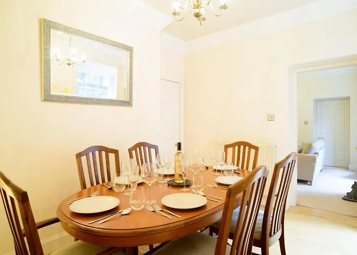 Apartment Beautiful Georgian 2 Bedroom Flat