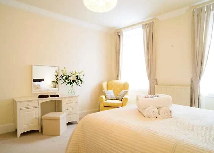 Apartment Beautiful Georgian 2 Bedroom Flat *