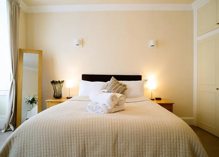 Beautiful Georgian 2 Bedroom Flat *
