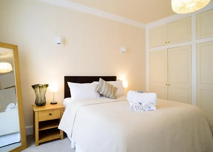 Beautiful Georgian 2 Bedroom Flat * Edinburgh