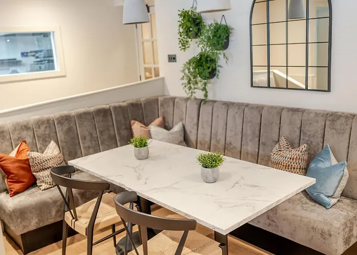 Grove House 4*