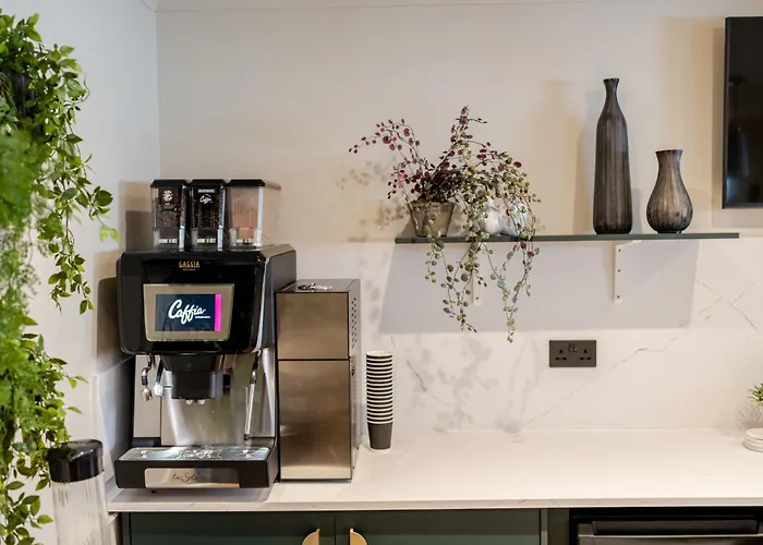 Grove House Hotell 4*