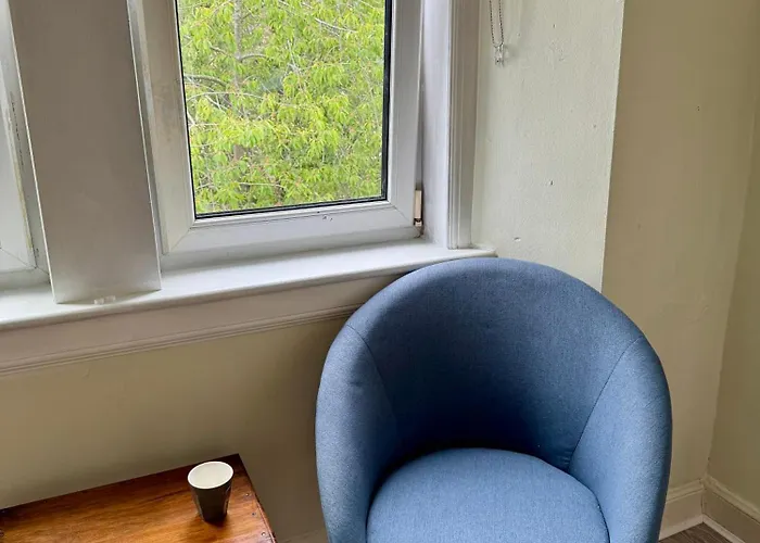 Stylish Canal-side Retreat In *