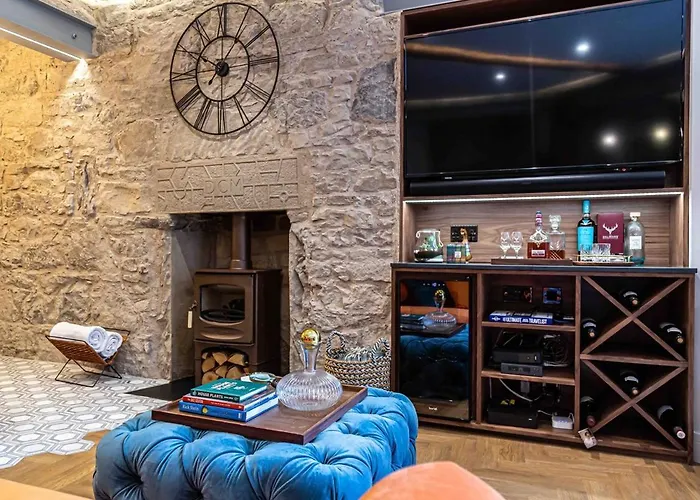 Canon Cave إدنبرة