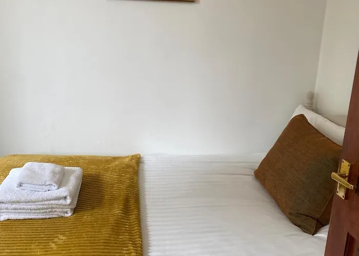 1 Bed Flat Near Castle *