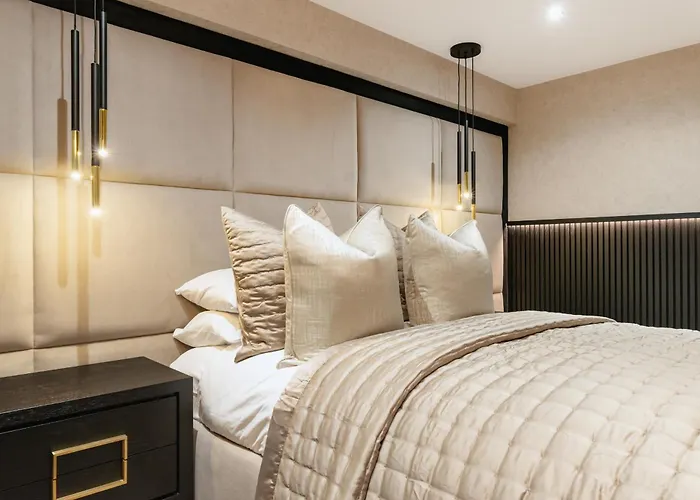 Luxury Old Town Design With Fireplace *