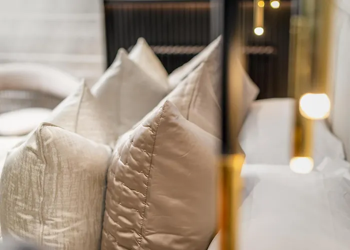 شقة Luxury Old Town Design With Fireplace