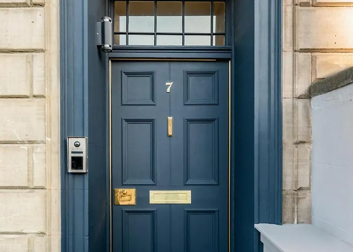 Luxury Old Town Design With Fireplace شقة إدنبرة