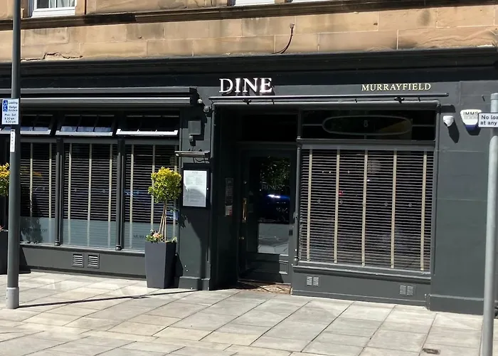 Victorian With Car Parking In Driveway, Murrayfield דירה אדינבורו