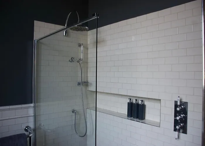 Victorian With Car Parking In Driveway, Murrayfield דירה