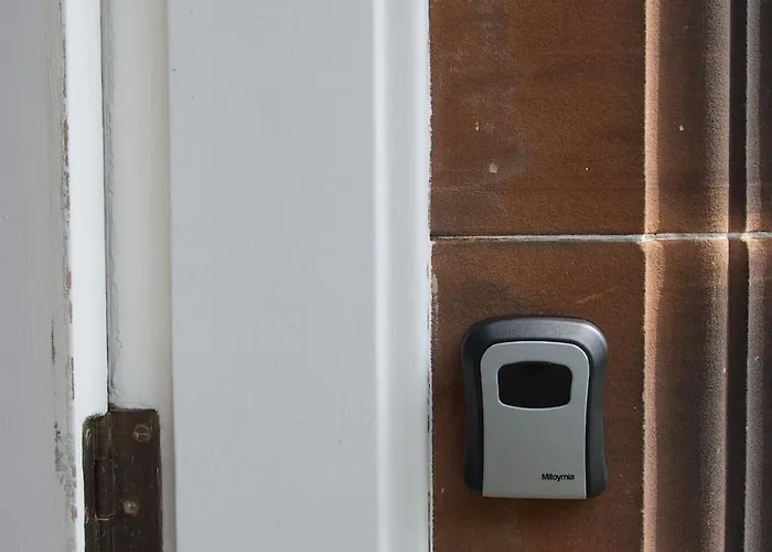 Victorian With Car Parking In Driveway, Murrayfield דירה