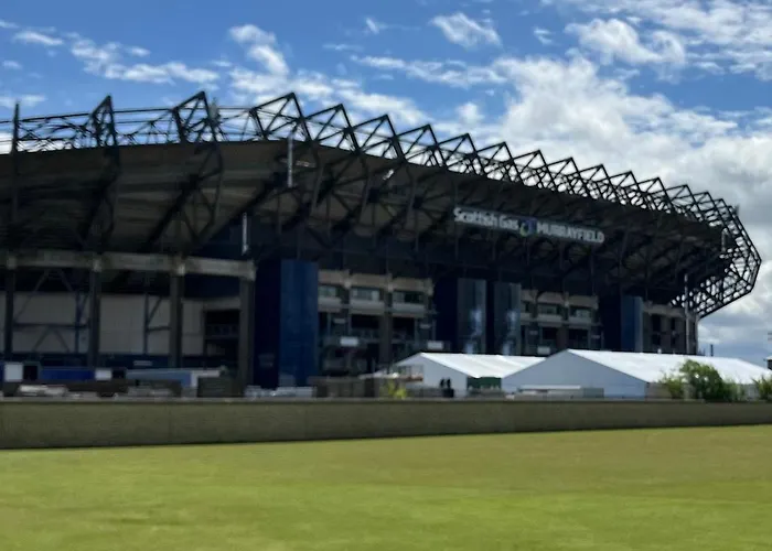 Victorian With Car Parking In Driveway, Murrayfield דירה *