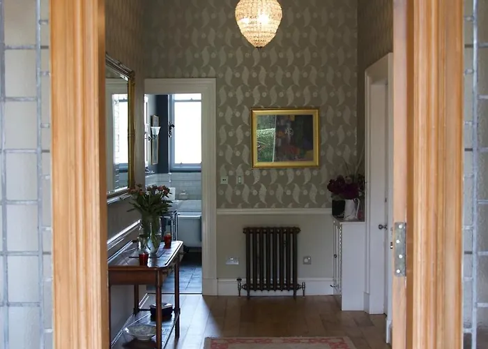 Victorian With Car Parking In Driveway, Murrayfield