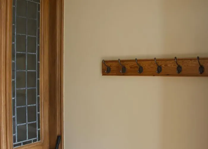 Victorian With Car Parking In Driveway, Murrayfield Apartment Edinburgh