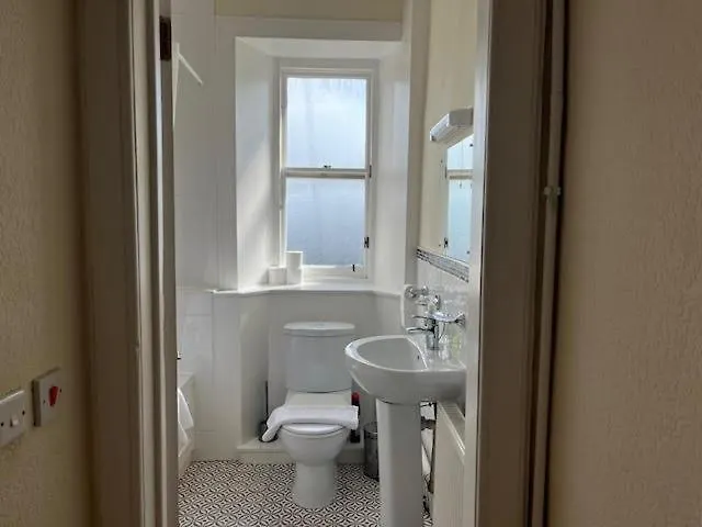 Royal Mile Cranston Апартаменты *
