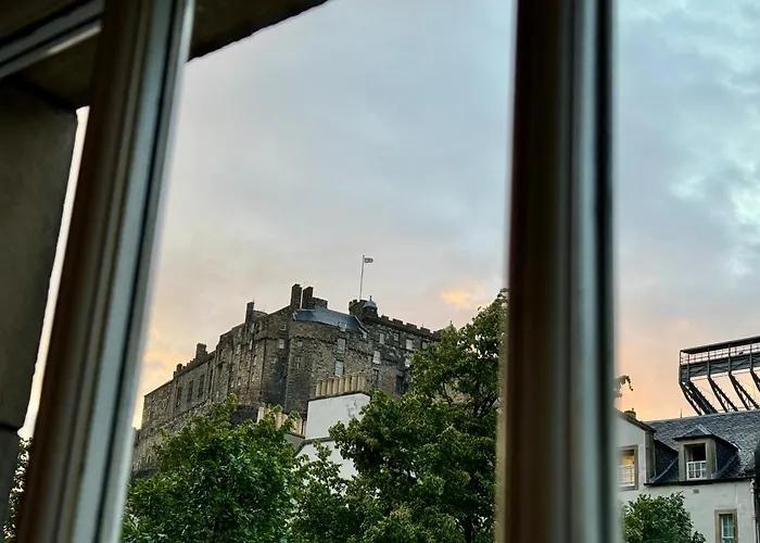 Stylish 2br Grassmarket Flat With Castle Views & Ps5 * Edinburgh