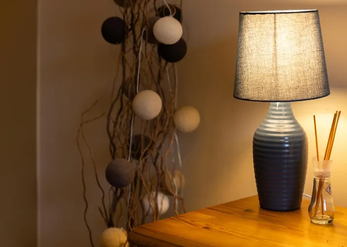 Apartment Bright 1 Bedroom Near Centre