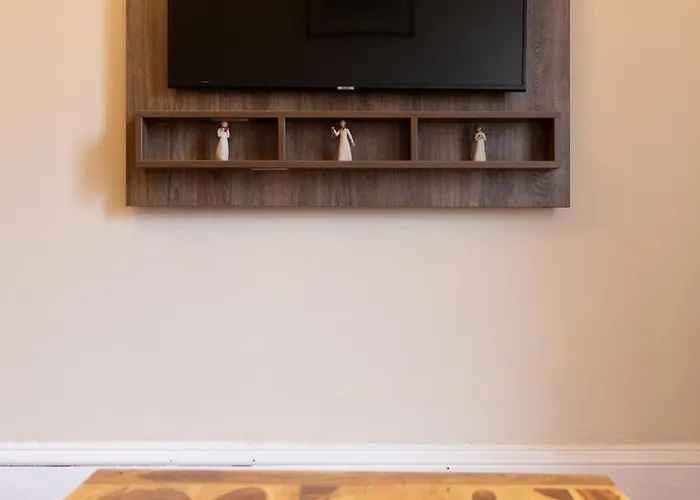 Bright 1 Bedroom Near Centre