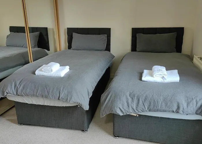 New Town Retreat By Leath Walk- Free Parking