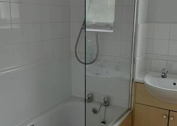 New Town Retreat By Leath Walk- Free Parking *