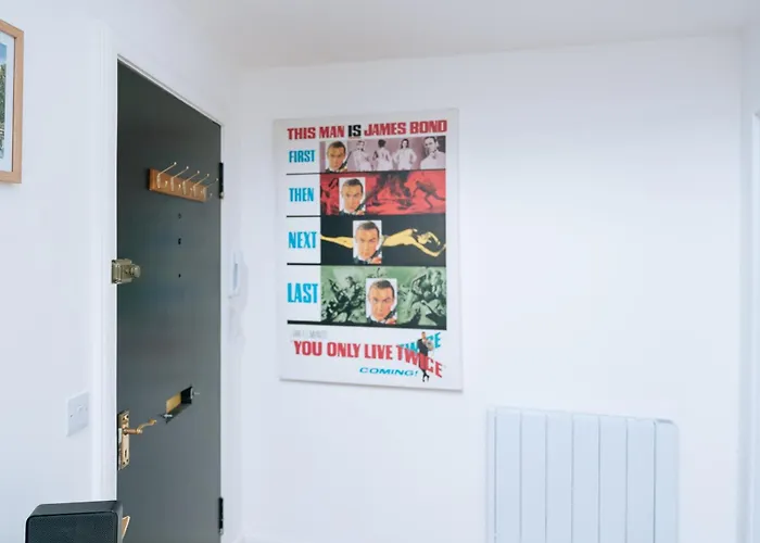 & Modern 2bd Flat - *