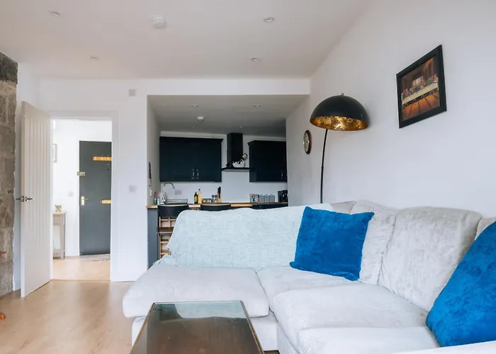 & Modern 2bd Flat - * Edinburgh