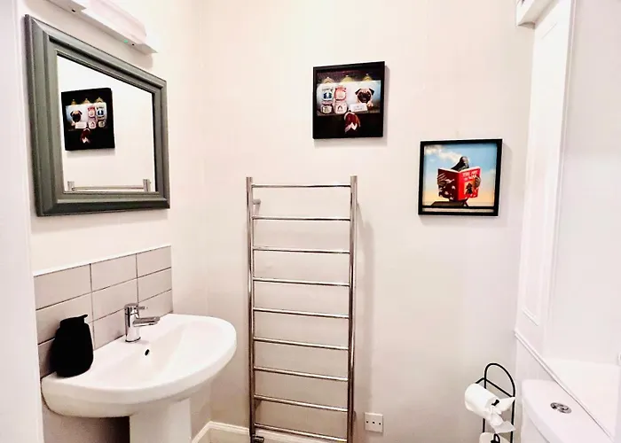 Apartment Heart Of The - 3 Bedroom Oasis *