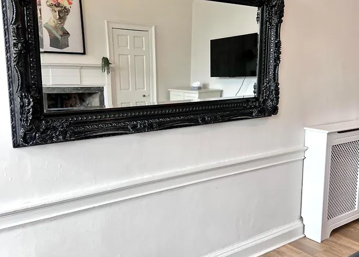 Apartment Heart Of The - 3 Bedroom Oasis *