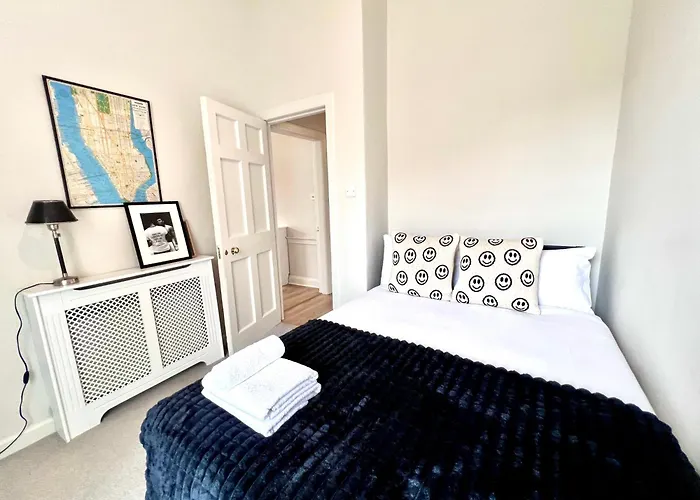 Apartment Heart Of The - 3 Bedroom Oasis *