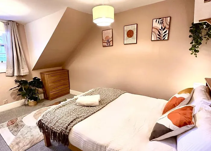 Duplex - Centre 4-bed Retreat Apartment