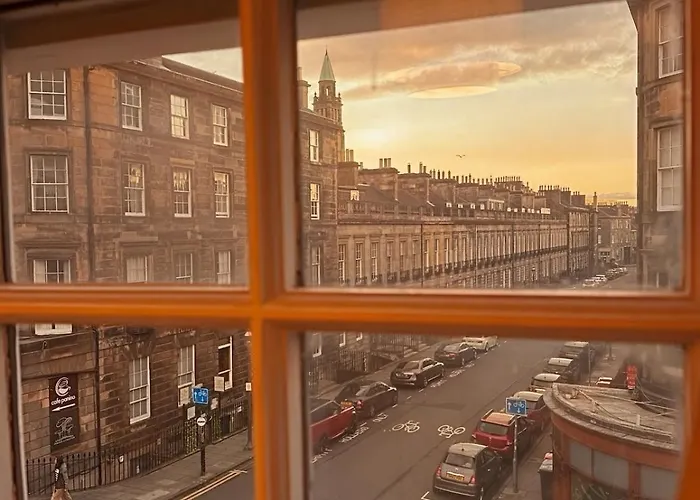 Duplex - Centre 4-bed Retreat Edinburgh