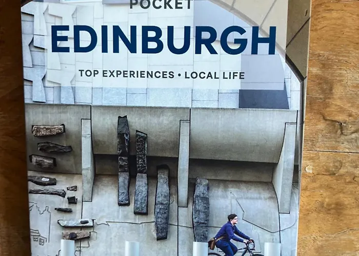 Victorian With Car Parking In Driveway, Murrayfield *