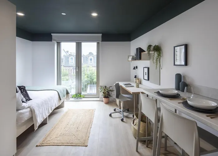 Modern With Kitchen & Ensuite In *