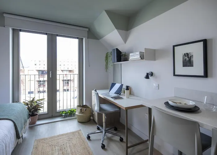 Апартаменты Modern With Kitchen & Ensuite In Эдинбург