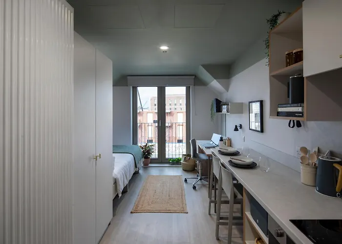 Modern With Kitchen & Ensuite In * Эдинбург