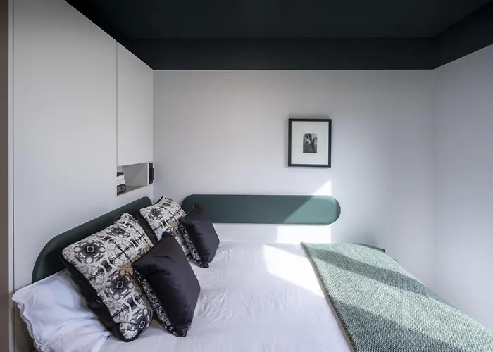 Modern With Kitchen & Ensuite In