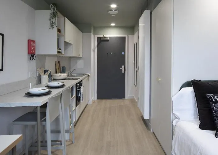 Modern With Kitchen & Ensuite In