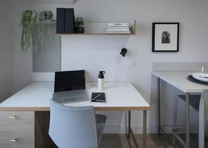 Апартаменты Modern With Kitchen & Ensuite In *