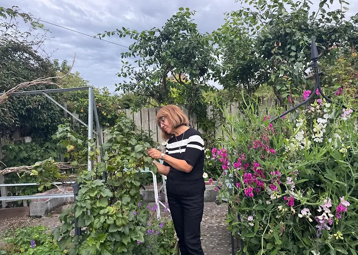 Cosy Cottage For Share , Private Double Room, Wifi, Parking, Garden * إدنبرة