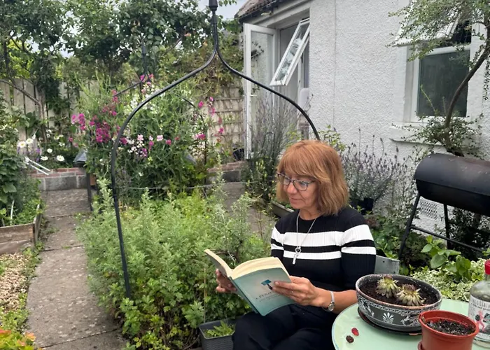 Charming 3 Bed , Private Budget , Free Street Parking , Fibre Optic Internet , Garden Bed and Breakfast Εδιμβούργο