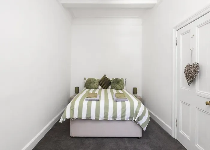 Sleek Canalside In * Edinburgh