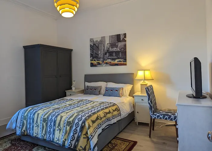 2 Bedroom Flat In