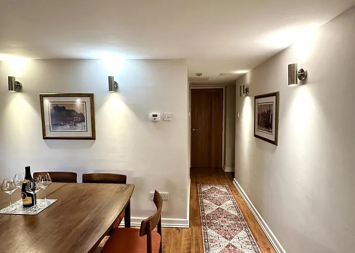 Stylish 2br - Walk To Attraction * Edinburgh