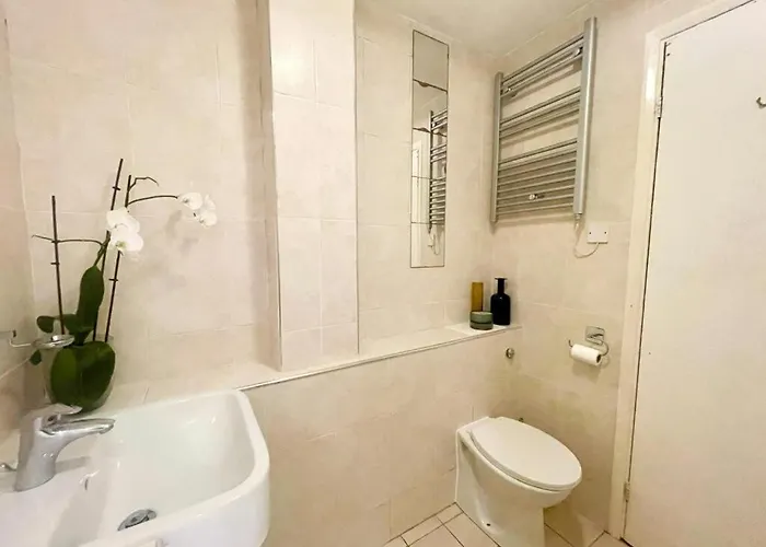 Apartment Charming 1 Bedroom Flat In With Free Parking *