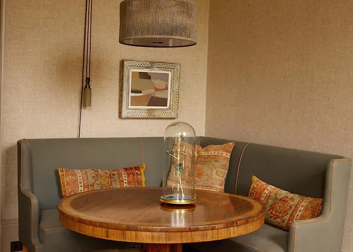 Holiday home Elegant Georgian Retreat With Views Of Arthurs Seat *