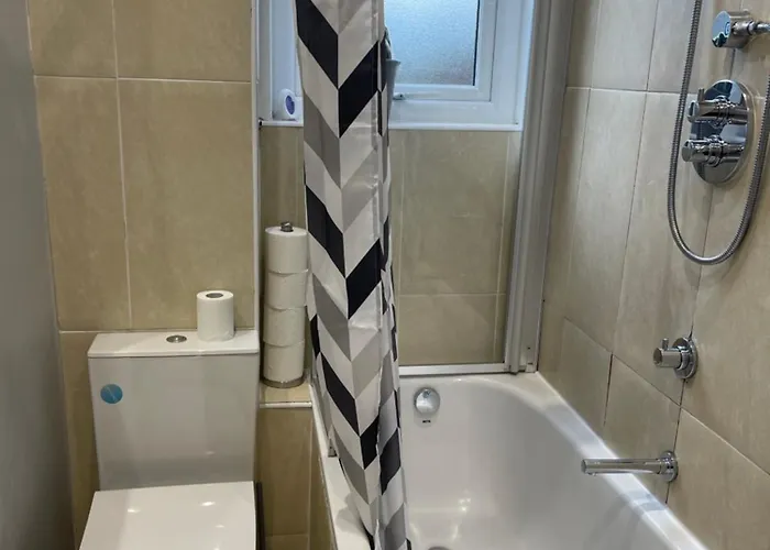 Entire Victorian House 2br - 4 Guests شقة *