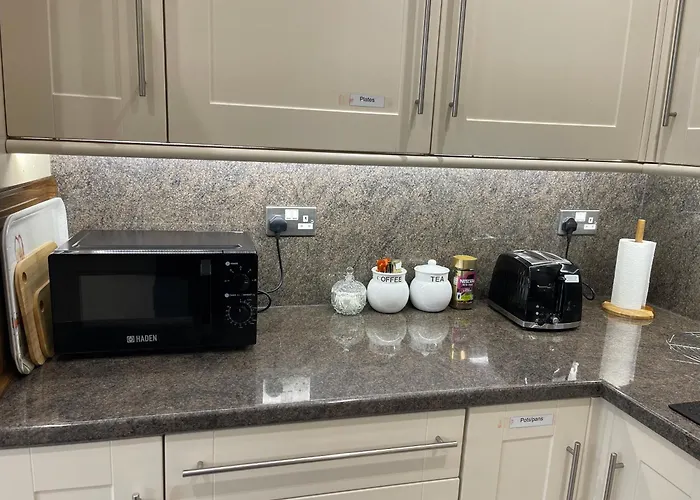 Entire Victorian House 2br - 4 Guests شقة *