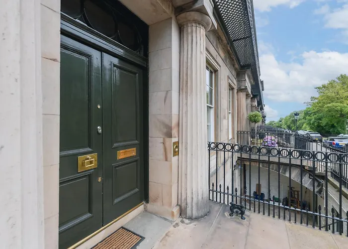 Holiday home Elegant Georgian Retreat With Views Of Arthurs Seat *