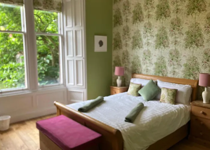 Victorian With Car Parking In Driveway, Murrayfield דירה אדינבורו