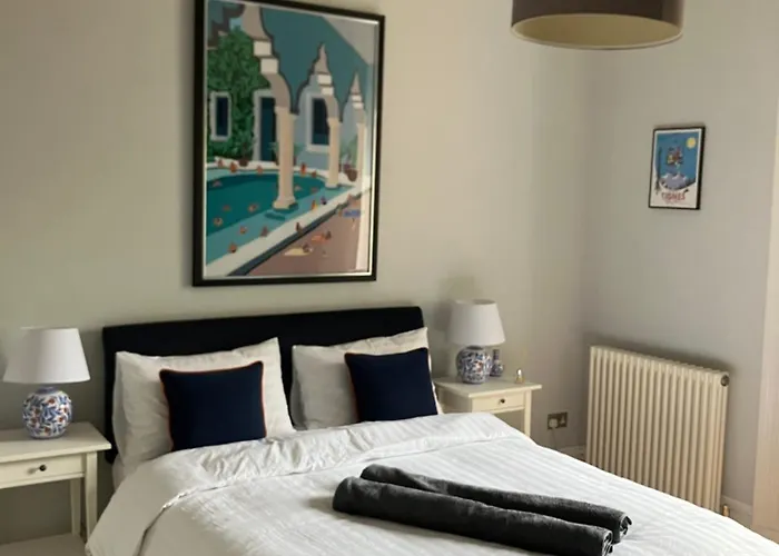 Victorian With Car Parking In Driveway, Murrayfield דירה